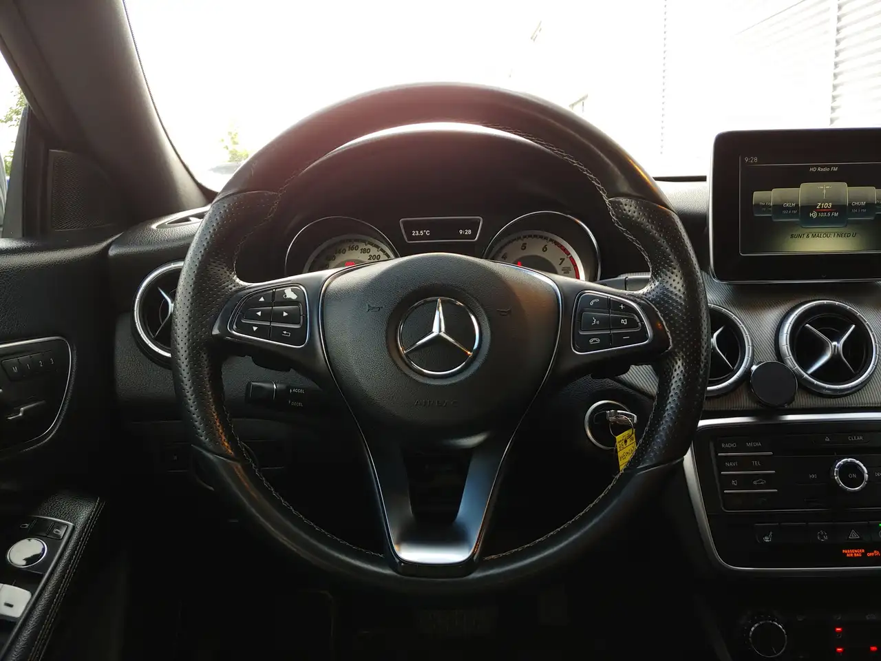 Mercedes-Benz CLA снимка Mercedes-Benz CLA