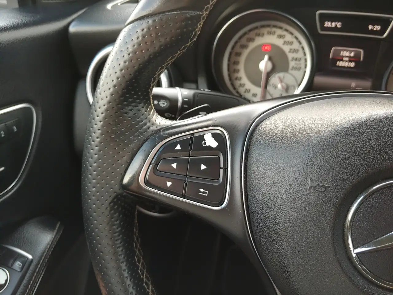 Mercedes-Benz CLA снимка Mercedes-Benz CLA