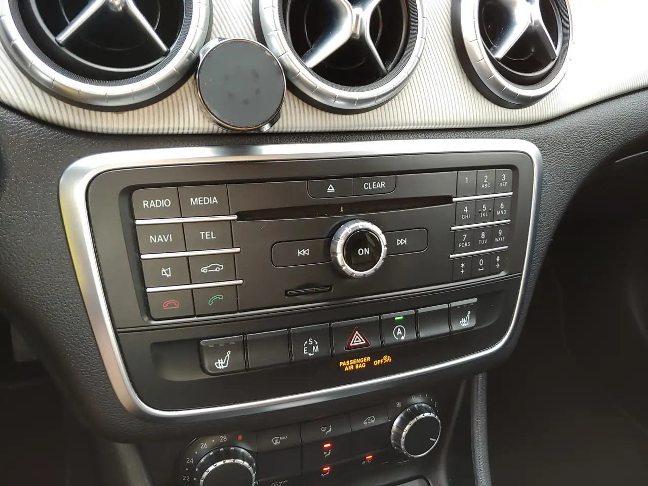 Mercedes-Benz CLA снимка Mercedes-Benz CLA