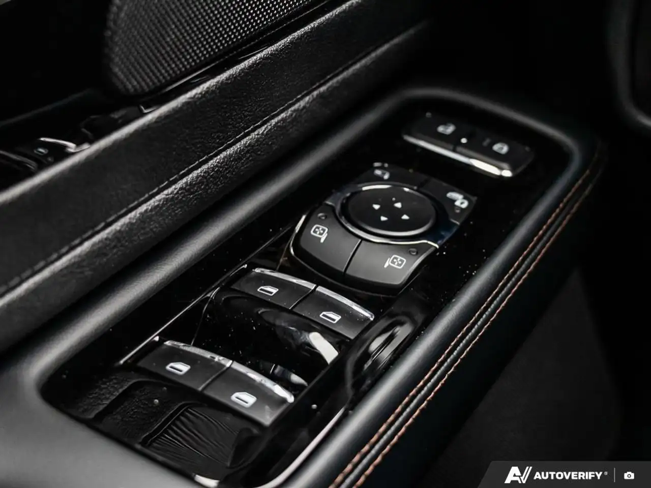 Lincoln Aviator снимка Lincoln Aviator