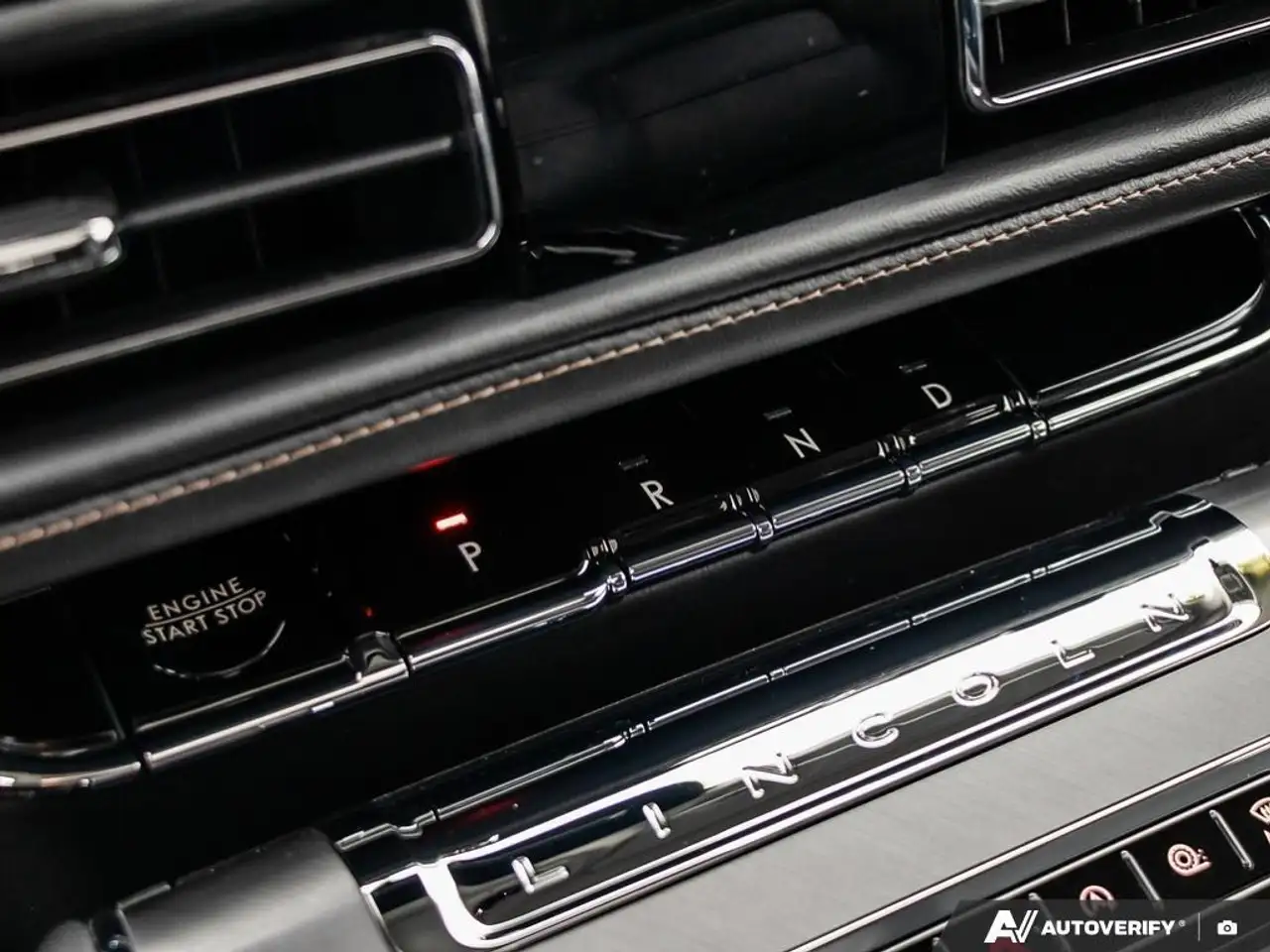 Lincoln Aviator снимка Lincoln Aviator