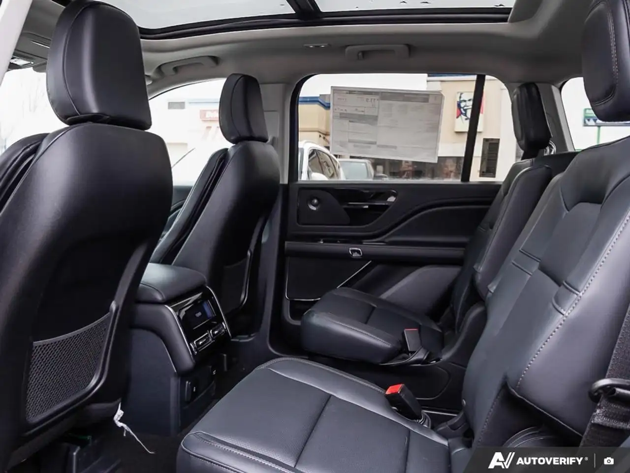 Lincoln Aviator снимка Lincoln Aviator