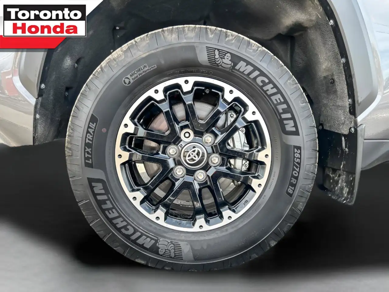 Toyota Tundra снимка Toyota Tundra