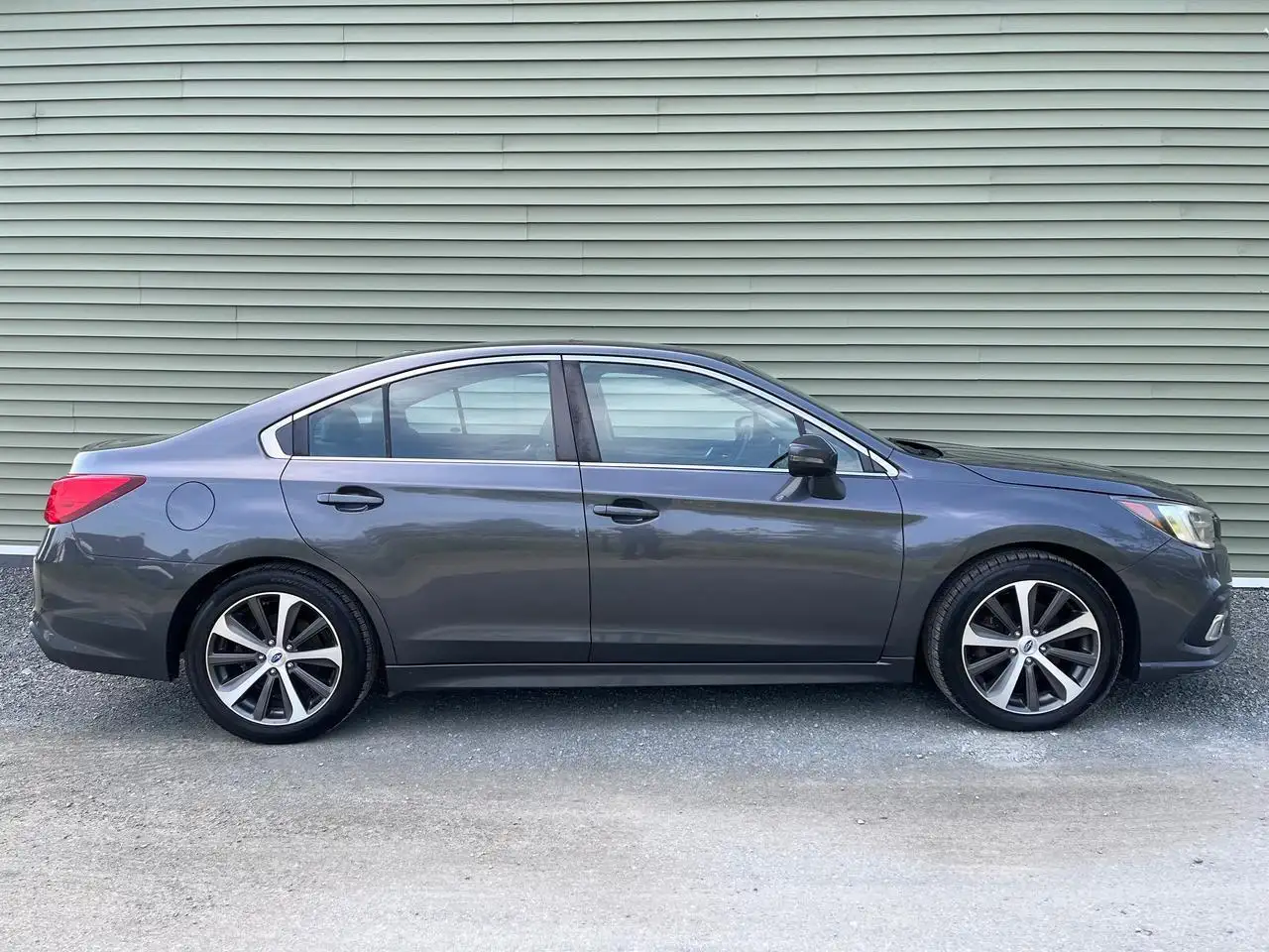 Subaru Legacy photo Subaru Legacy