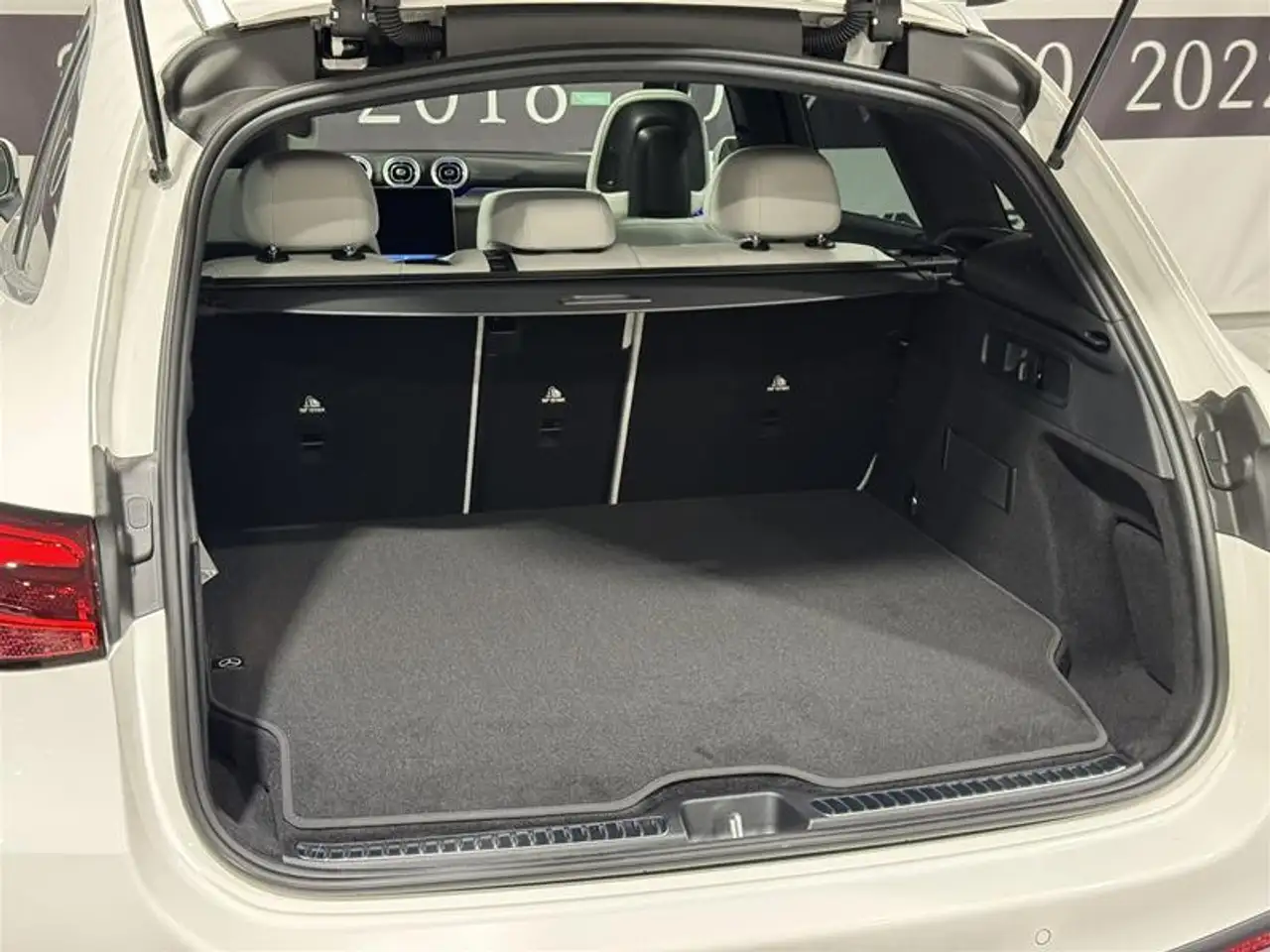 Mercedes-Benz GLC снимка Mercedes-Benz GLC