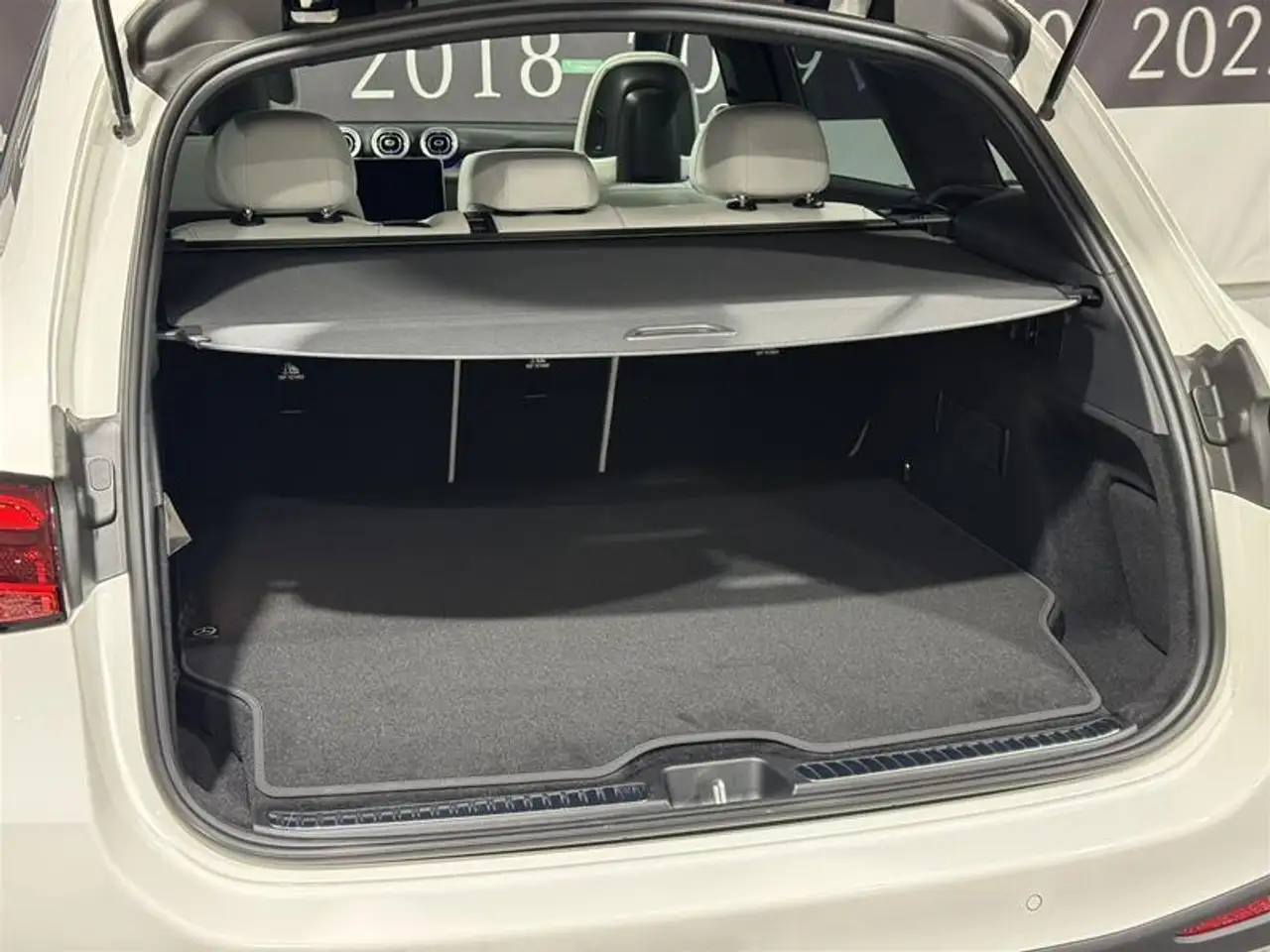 Mercedes-Benz GLC снимка Mercedes-Benz GLC