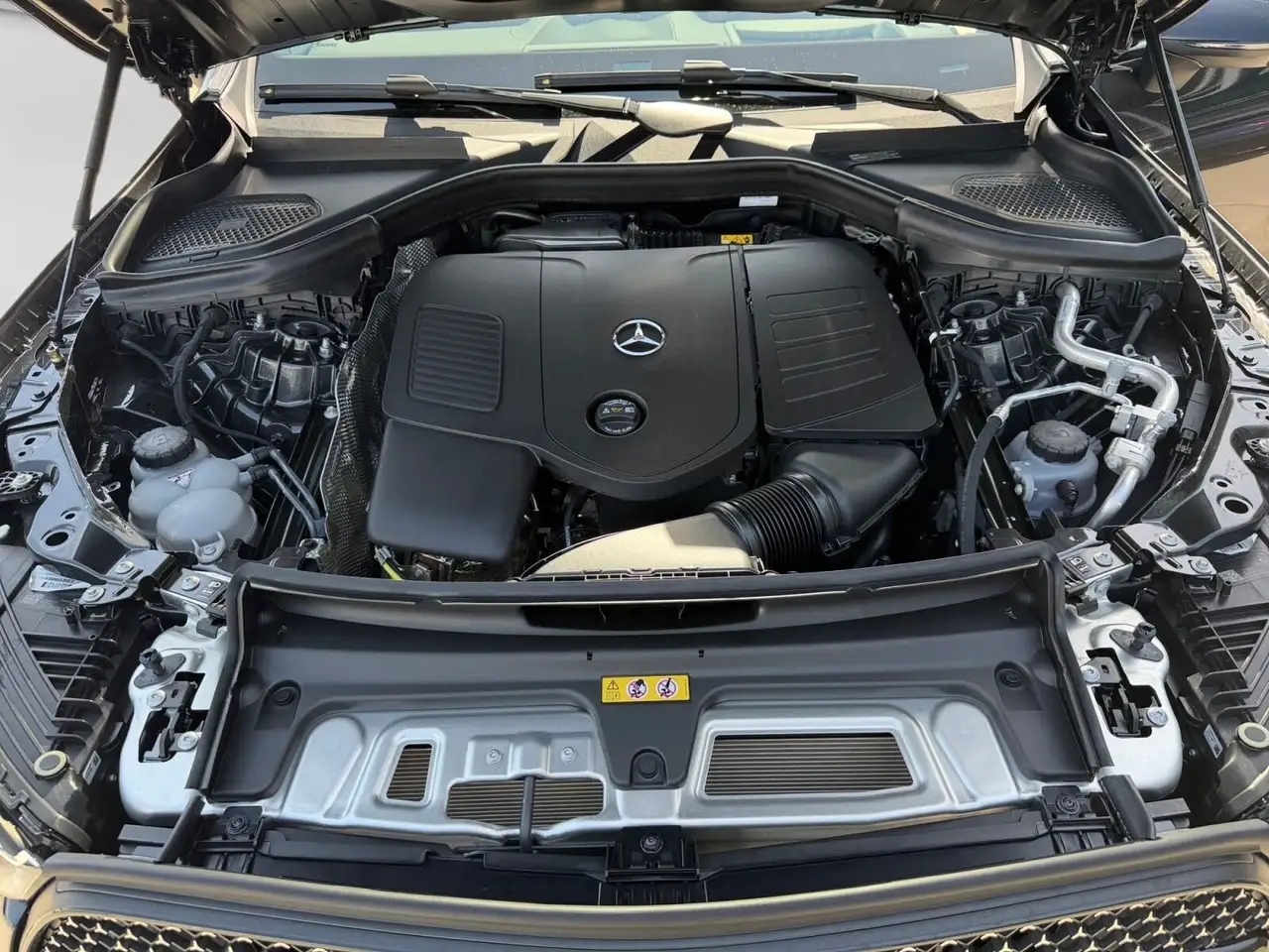 Mercedes-Benz GLC снимка Mercedes-Benz GLC