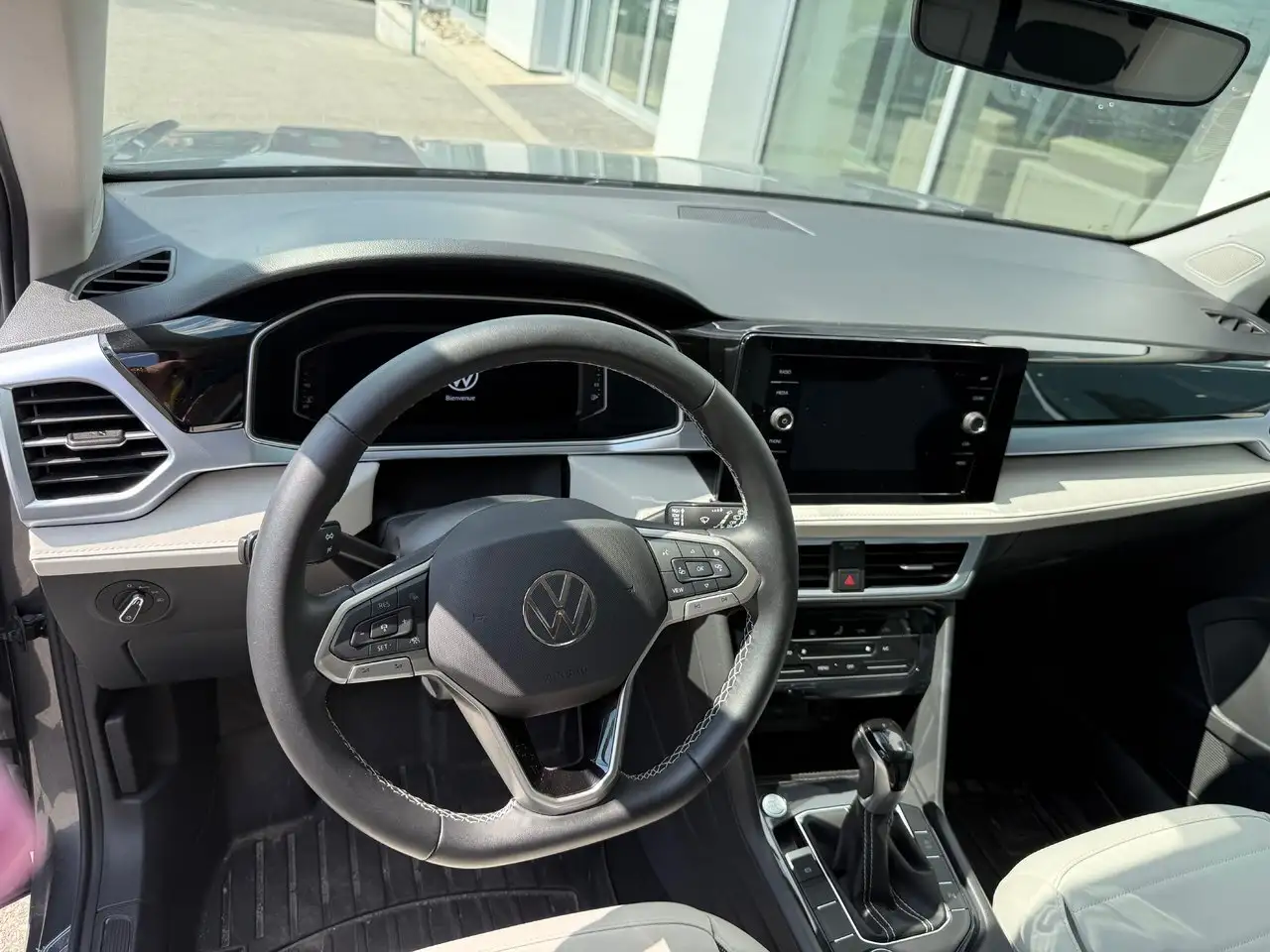 Volkswagen Taos photo Volkswagen Taos