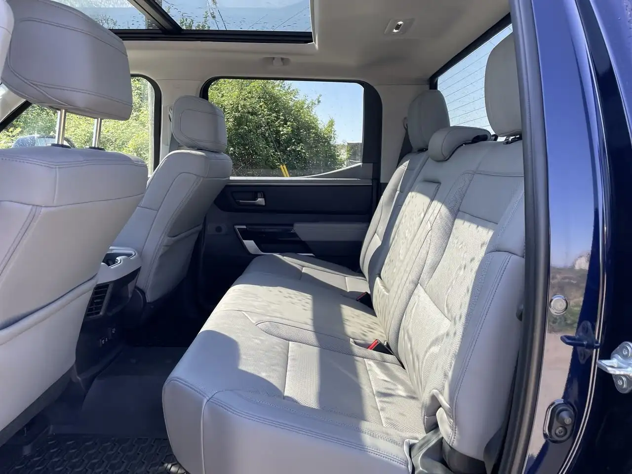 Toyota Tundra снимка Toyota Tundra