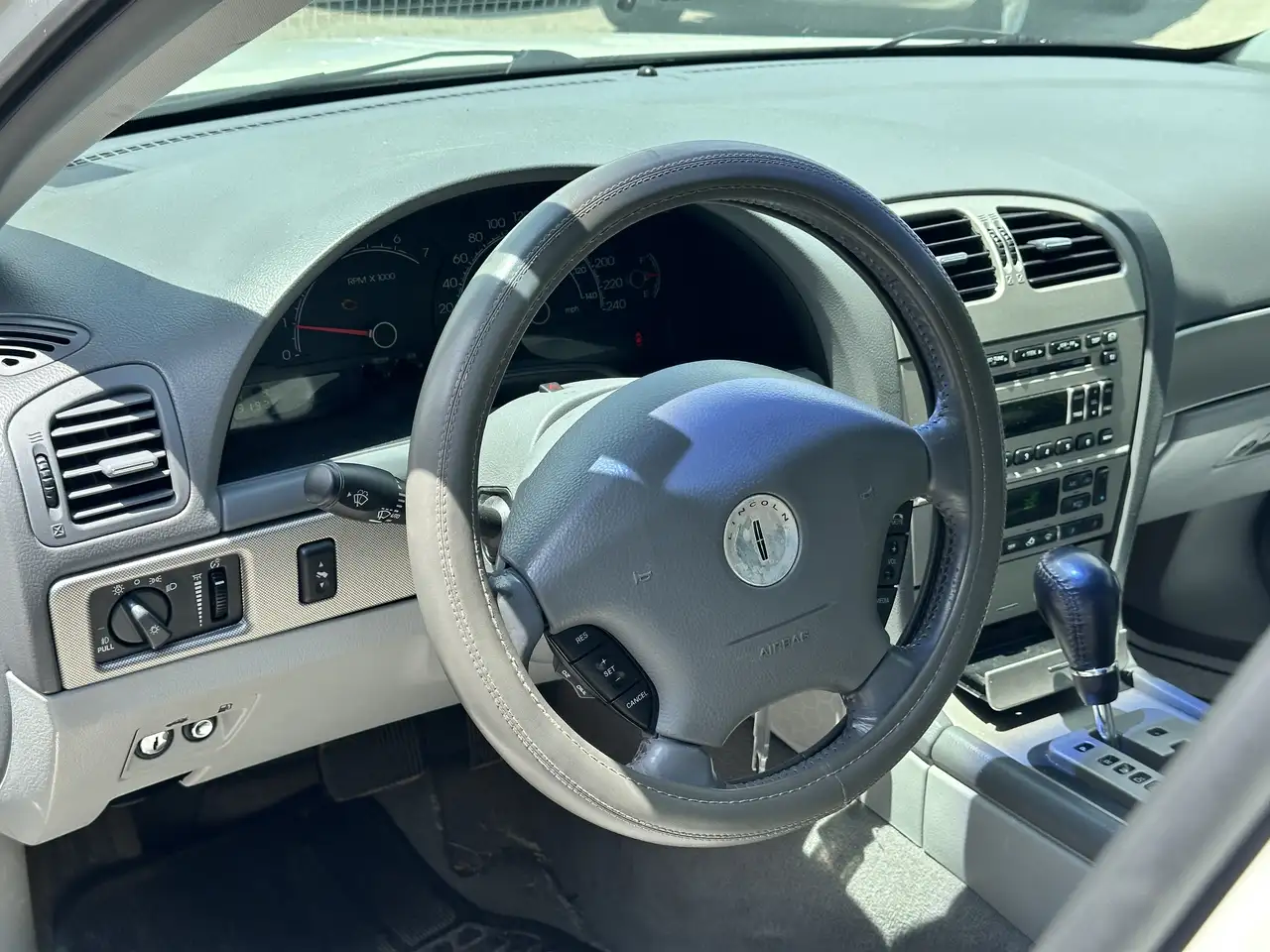 Lincoln LS photo Lincoln LS