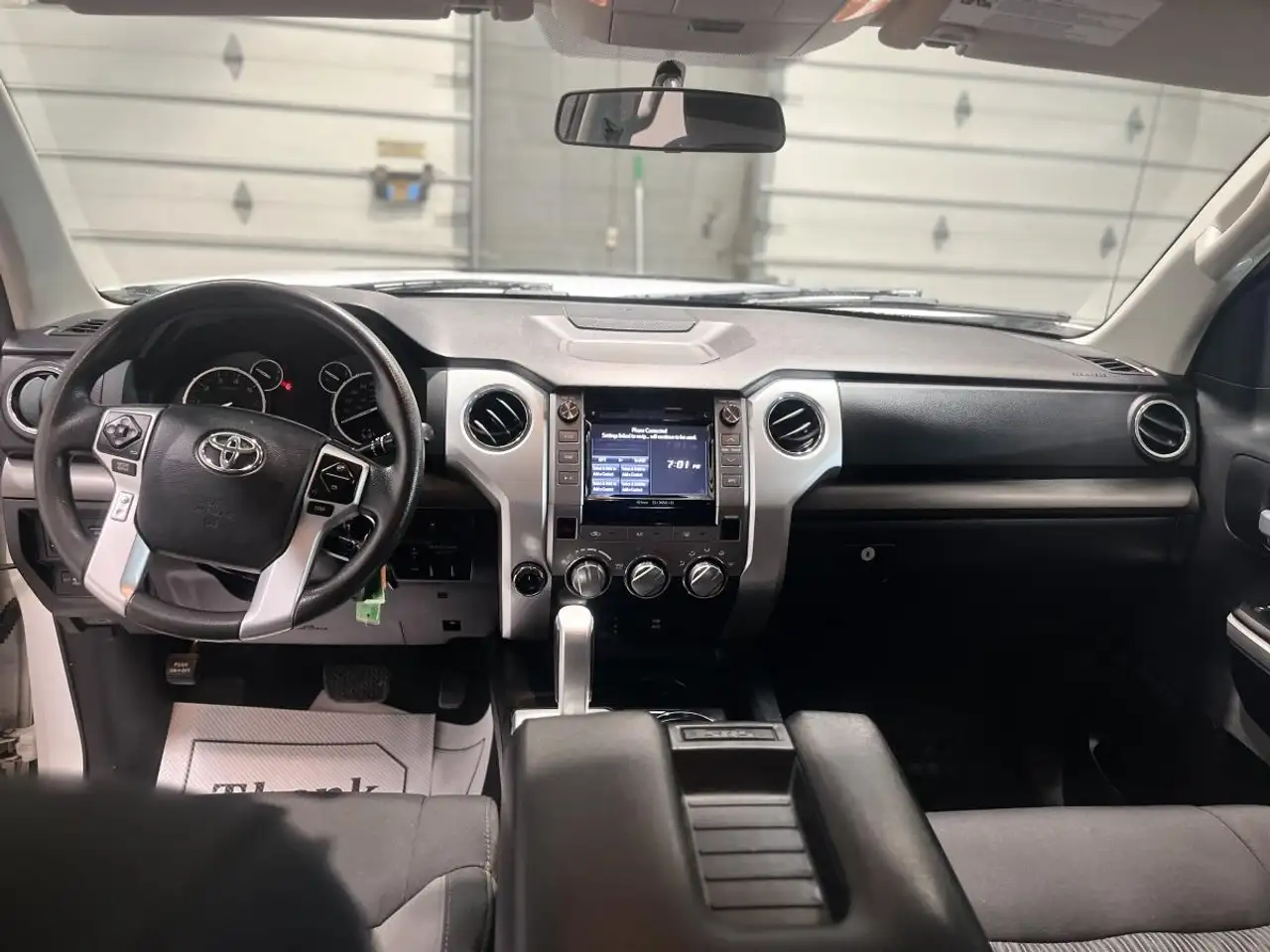 Toyota Tundra снимка Toyota Tundra