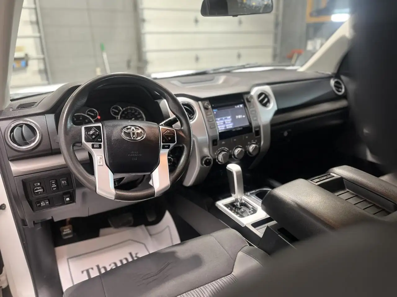 Toyota Tundra снимка Toyota Tundra