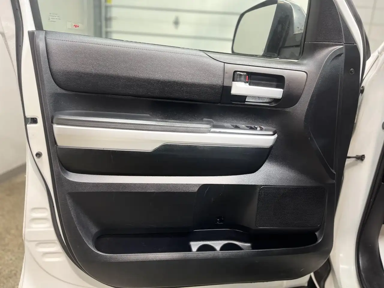 Toyota Tundra снимка Toyota Tundra