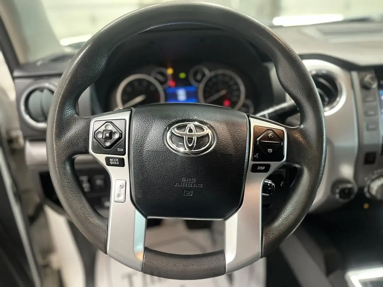 Toyota Tundra снимка Toyota Tundra