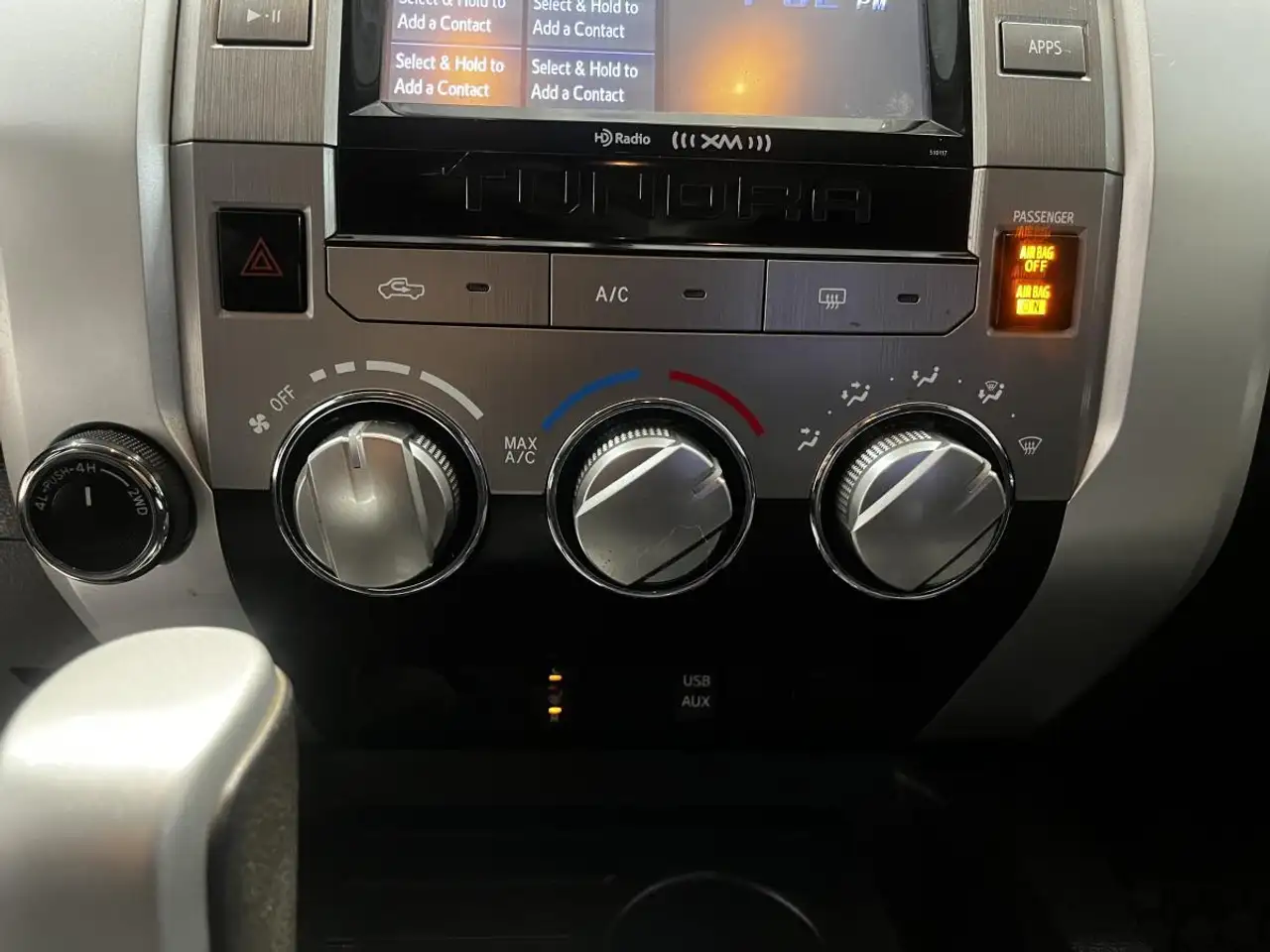 Toyota Tundra снимка Toyota Tundra