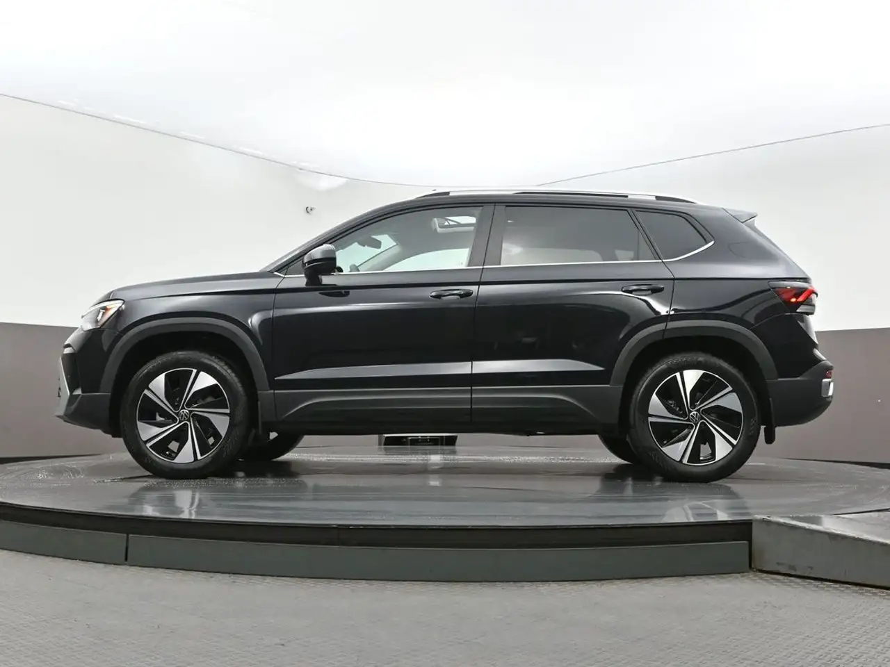Volkswagen Taos снимка Volkswagen Taos