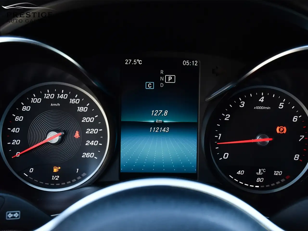 Mercedes-Benz C-Class снимка Mercedes-Benz C-Class