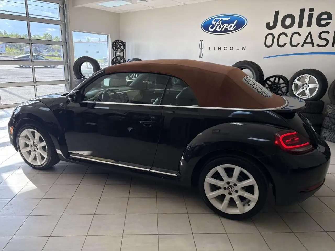 Volkswagen Beetle снимка Volkswagen Beetle