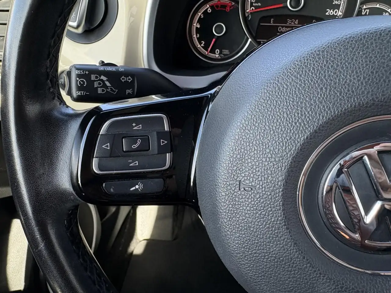 Volkswagen Beetle снимка Volkswagen Beetle