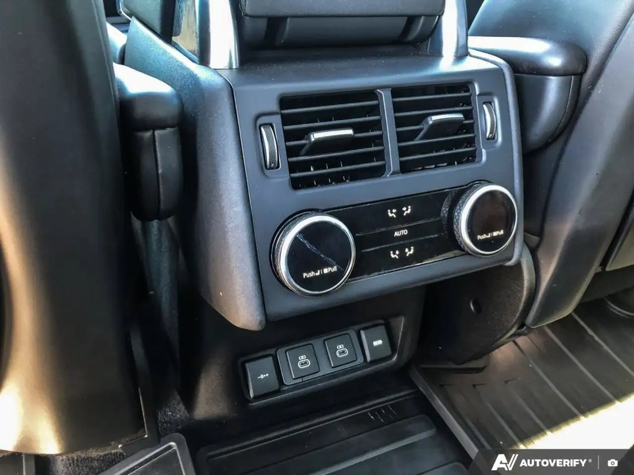 Land Rover Discovery photo Land Rover Discovery