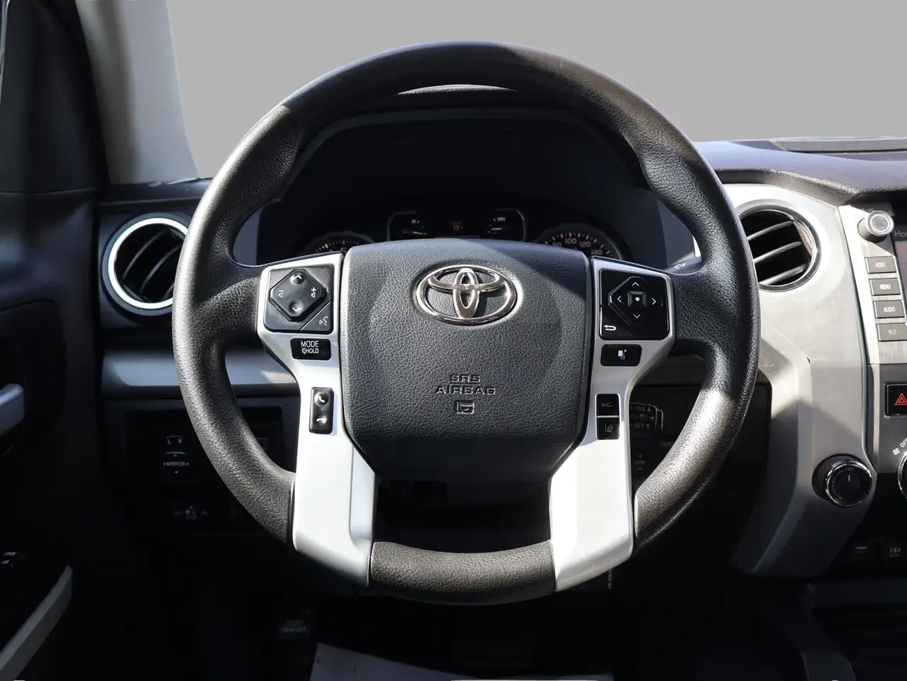 Toyota Tundra снимка Toyota Tundra