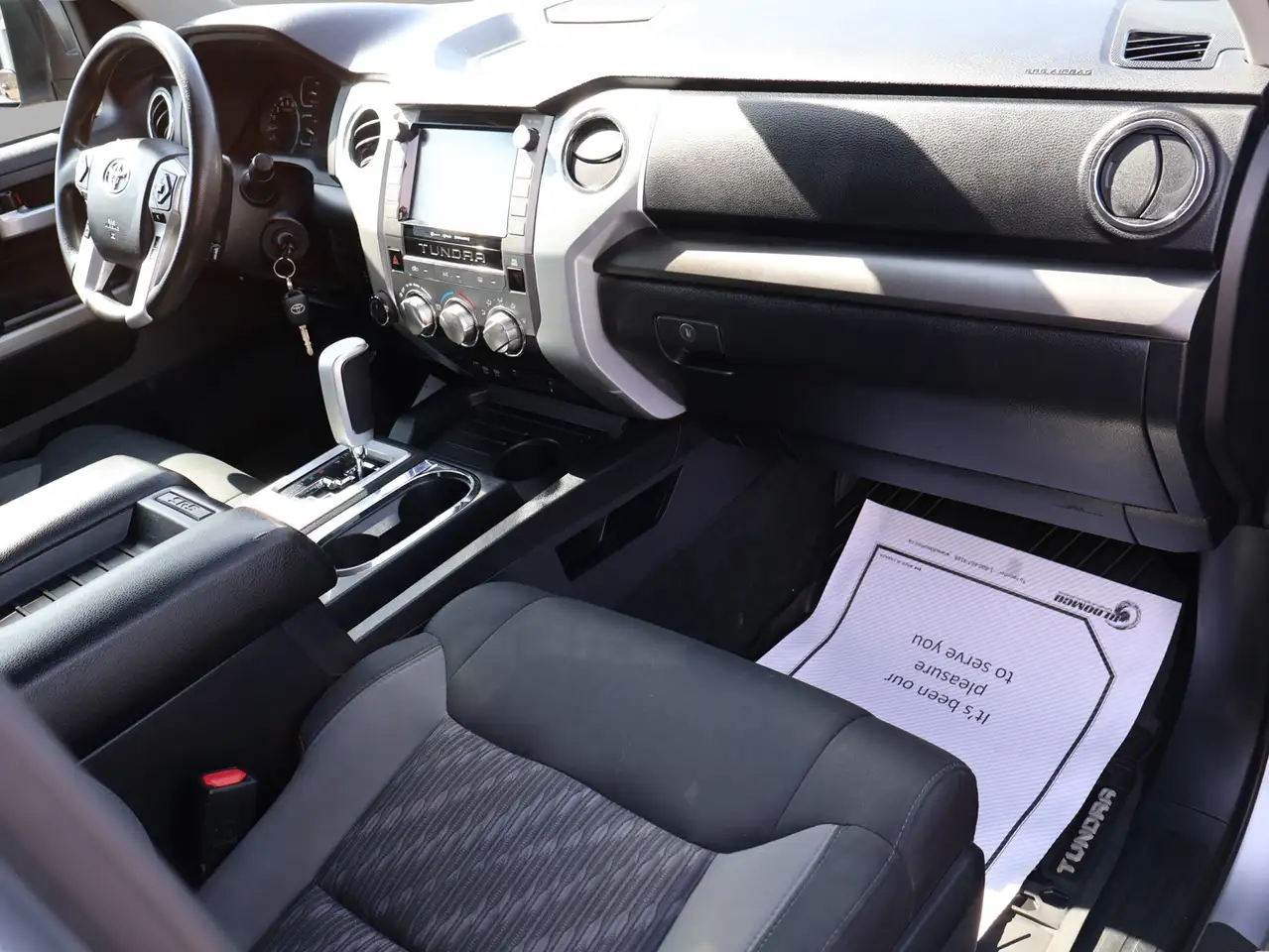 Toyota Tundra снимка Toyota Tundra