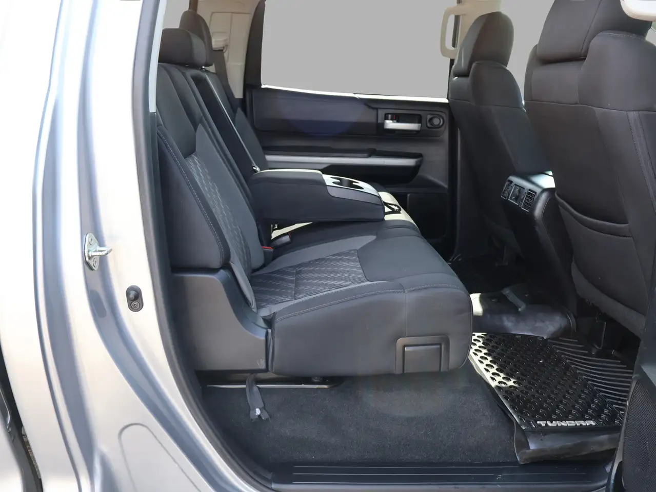 Toyota Tundra снимка Toyota Tundra