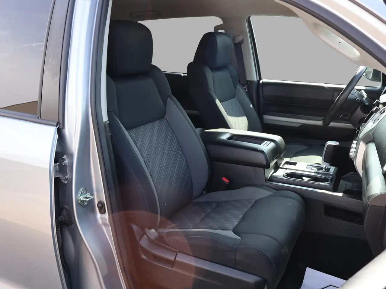 Toyota Tundra снимка Toyota Tundra