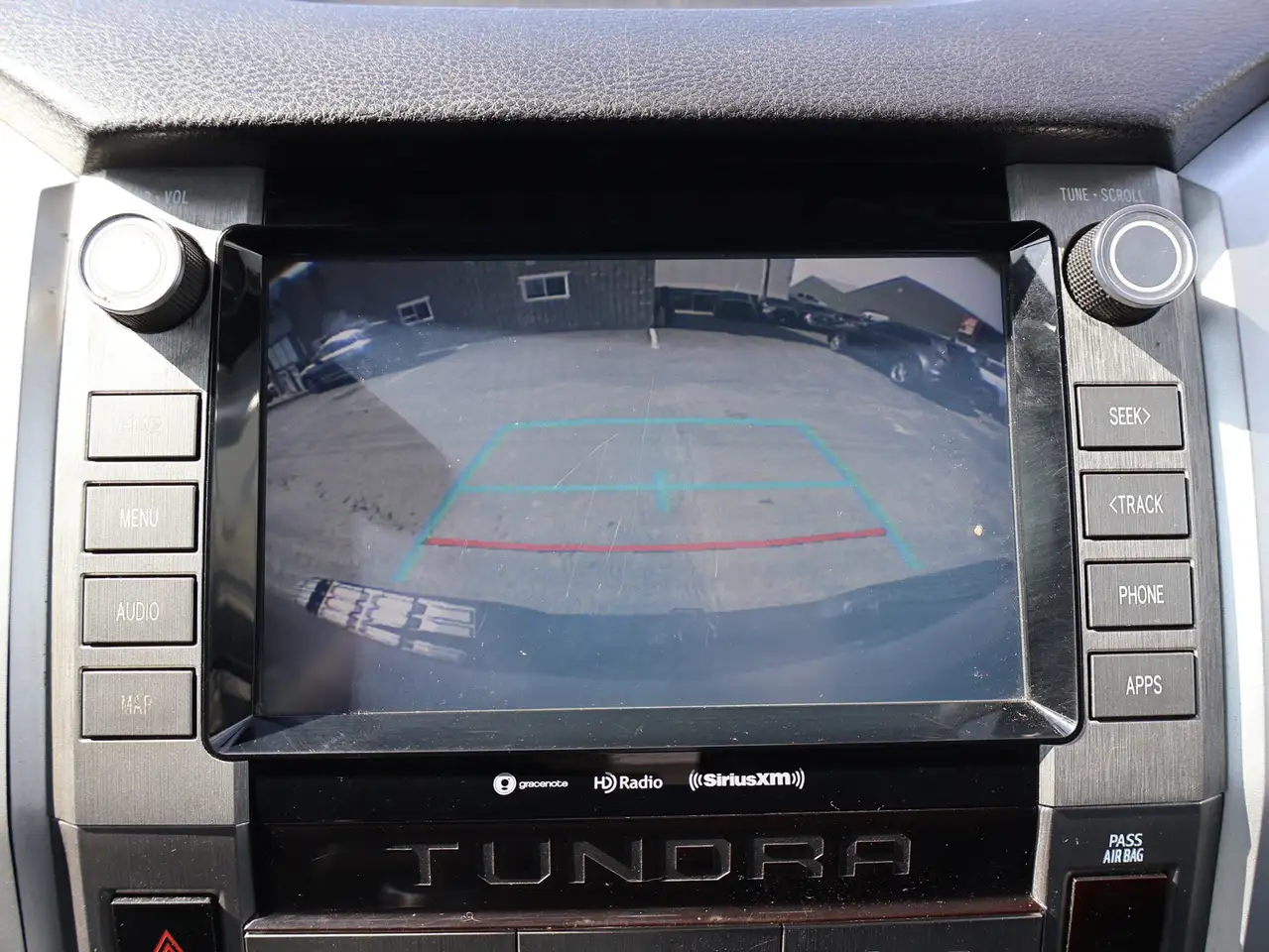 Toyota Tundra снимка Toyota Tundra