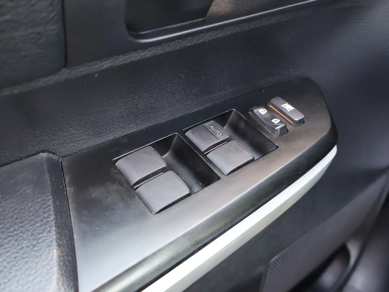 Toyota Tundra снимка Toyota Tundra