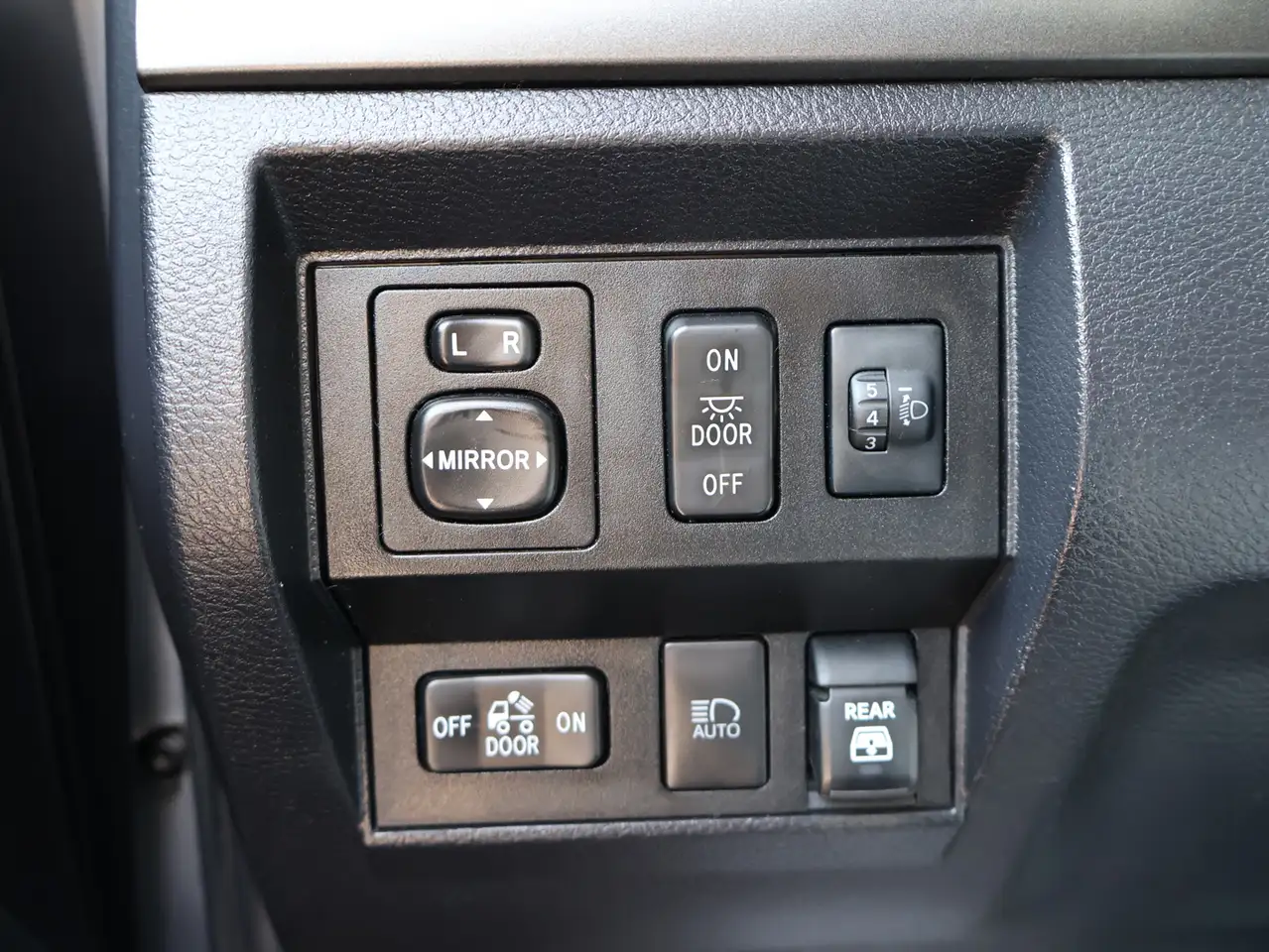 Toyota Tundra снимка Toyota Tundra