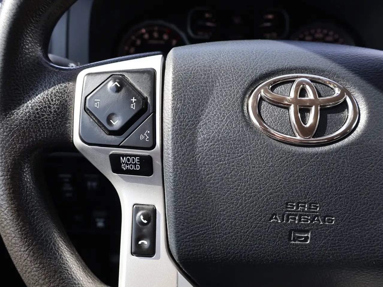 Toyota Tundra снимка Toyota Tundra