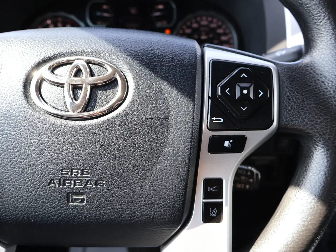 Toyota Tundra снимка Toyota Tundra