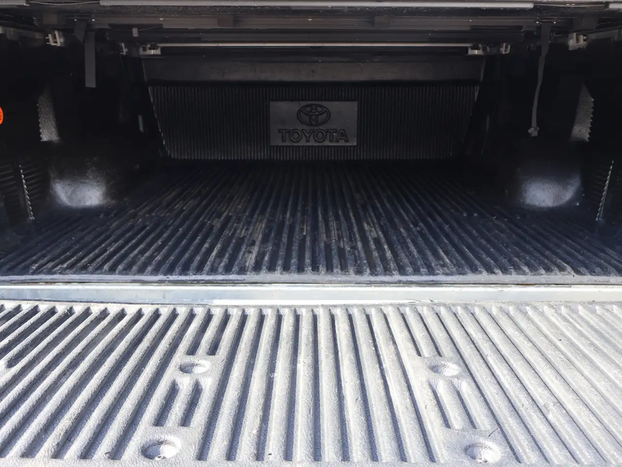 Toyota Tundra снимка Toyota Tundra
