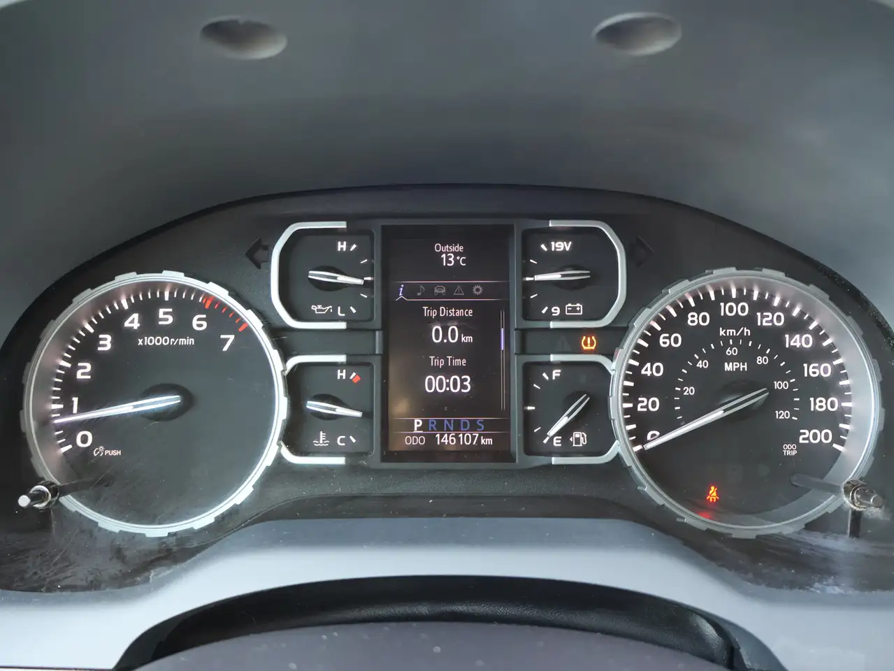 Toyota Tundra снимка Toyota Tundra