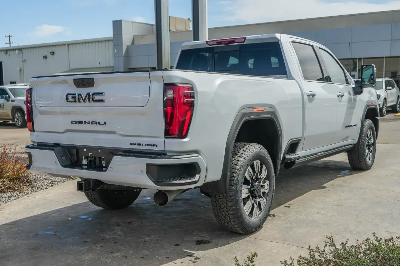GMC Sierra 3500HD photo GMC Sierra 3500HD