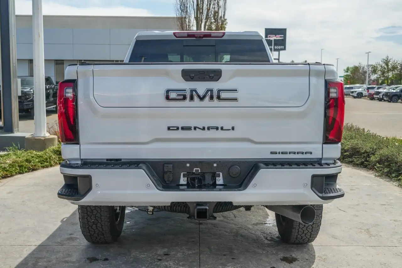 GMC Sierra 3500HD photo GMC Sierra 3500HD