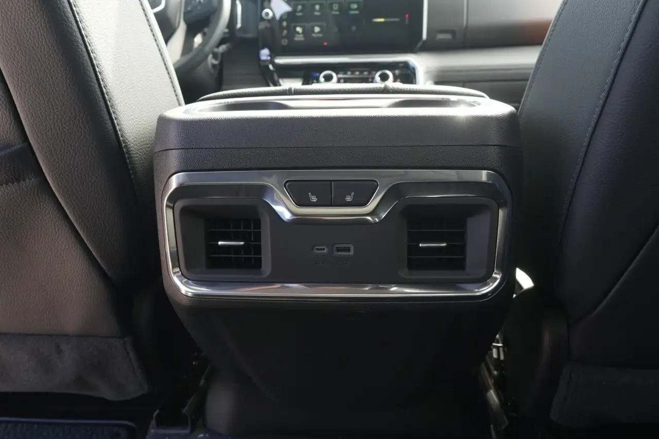GMC Sierra 3500HD photo GMC Sierra 3500HD