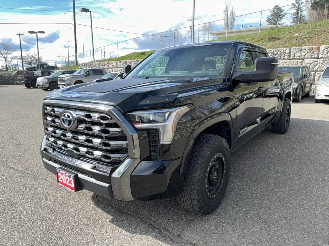 Toyota Tundra снимка Toyota Tundra