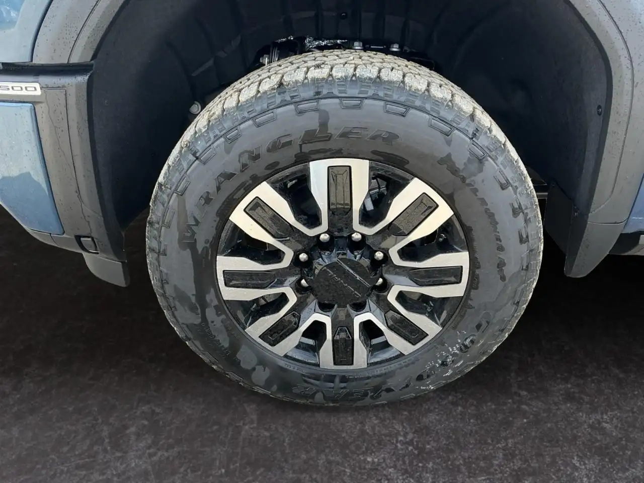 GMC Sierra 3500HD снимка GMC Sierra 3500HD