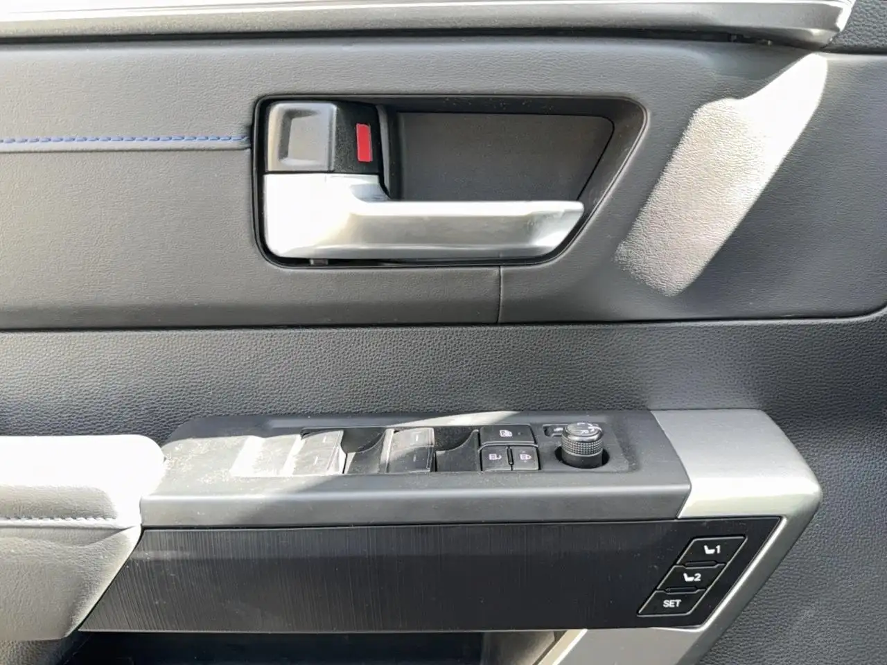Toyota Tundra снимка Toyota Tundra