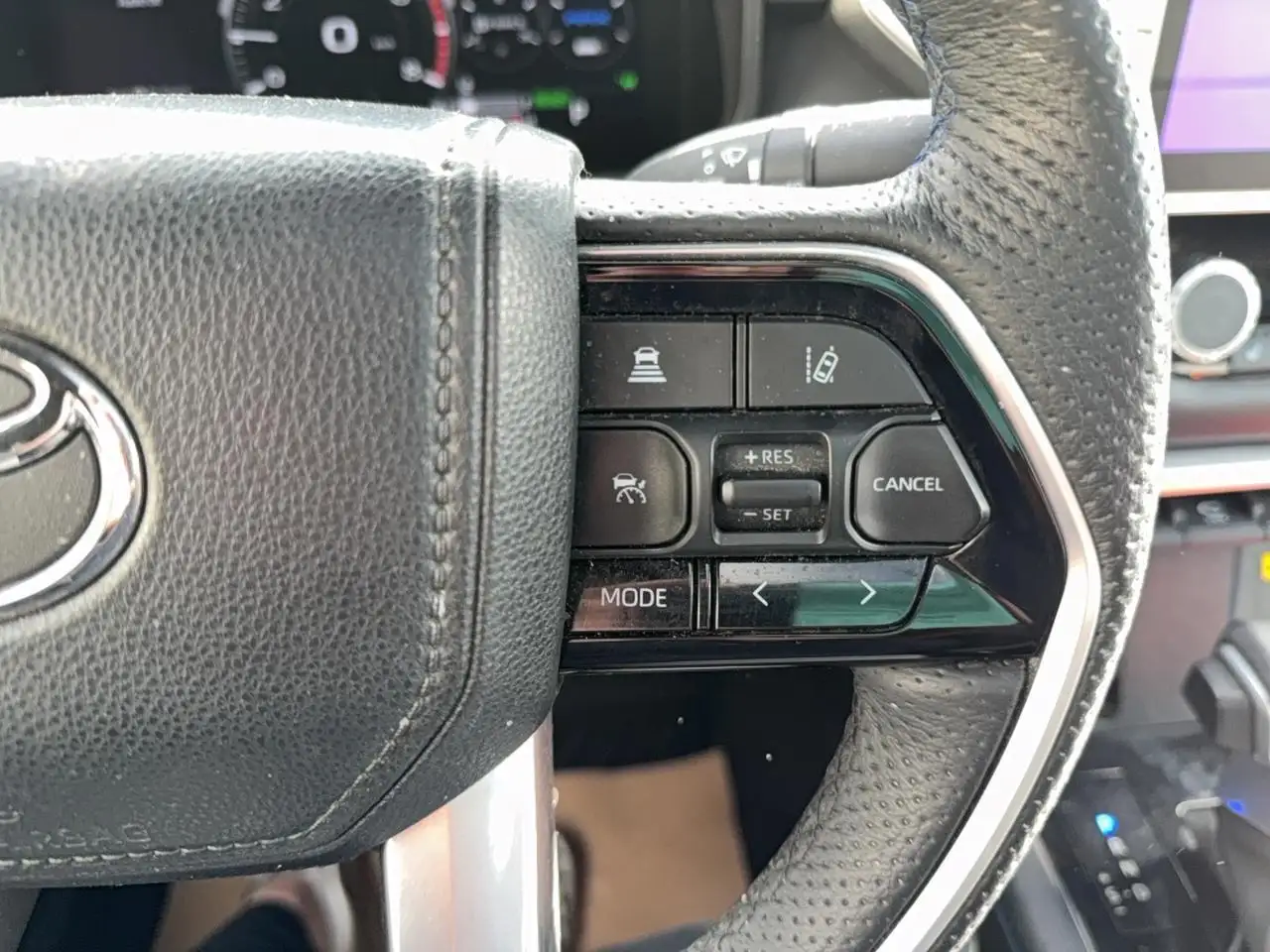 Toyota Tundra снимка Toyota Tundra