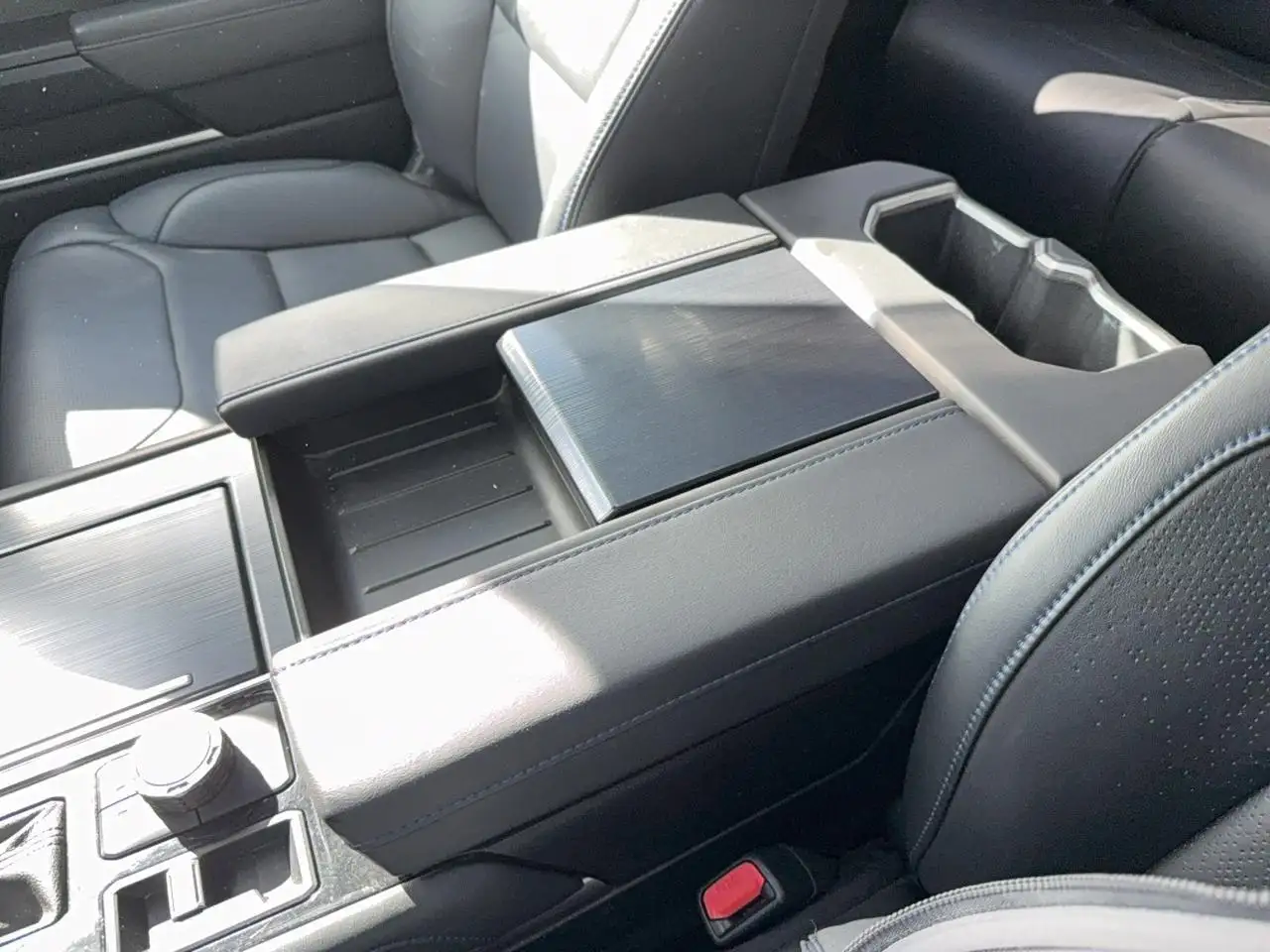 Toyota Tundra снимка Toyota Tundra