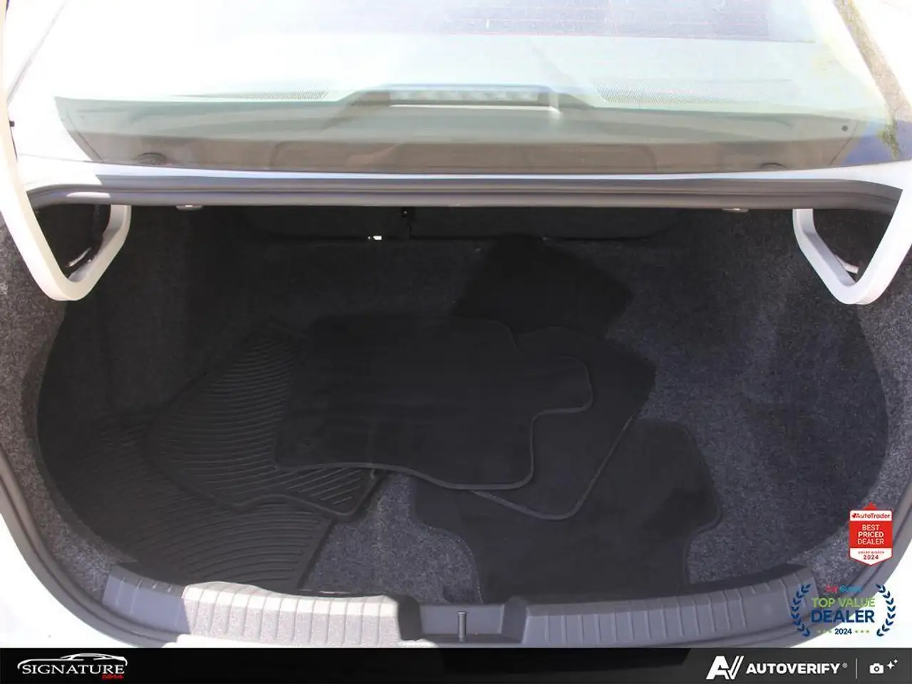Volkswagen Jetta снимка Volkswagen Jetta
