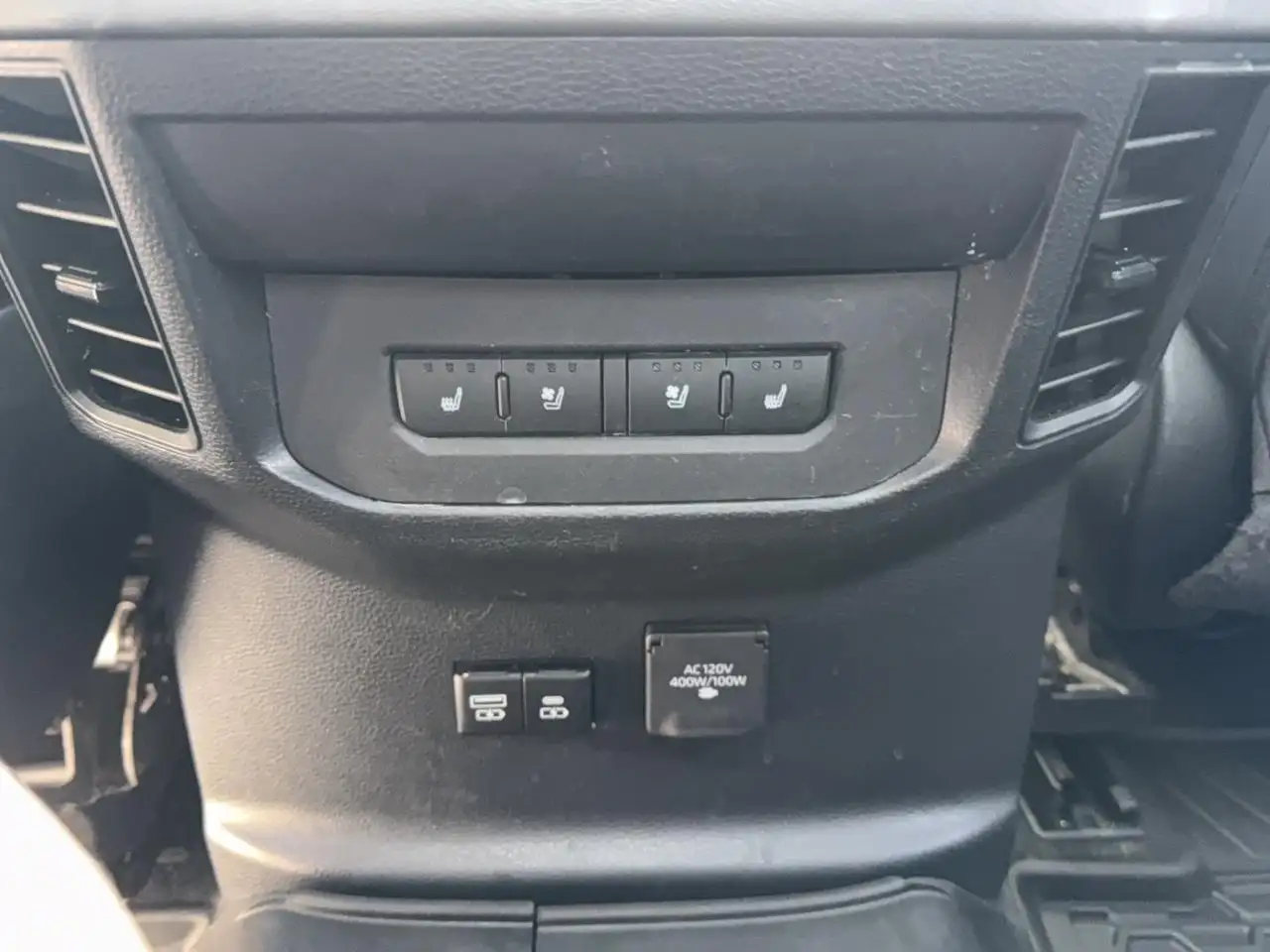 Toyota Tundra снимка Toyota Tundra