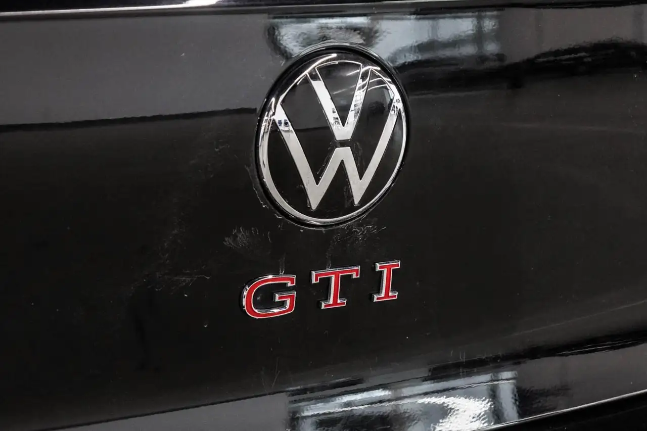 Volkswagen Golf GTI снимка Volkswagen Golf GTI