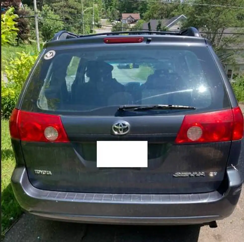 Toyota Sienna снимка Toyota Sienna
