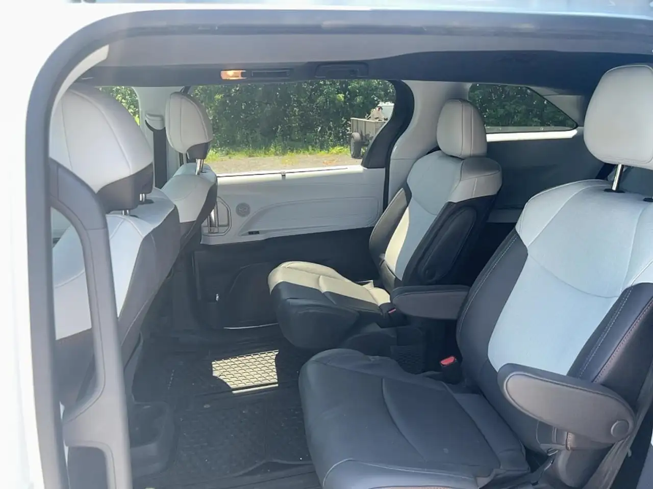 Toyota Sienna снимка Toyota Sienna