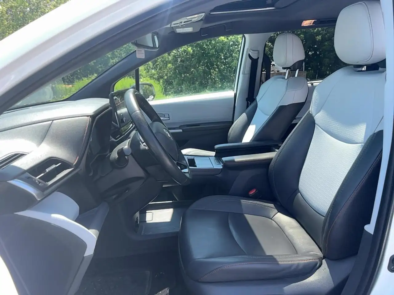 Toyota Sienna снимка Toyota Sienna