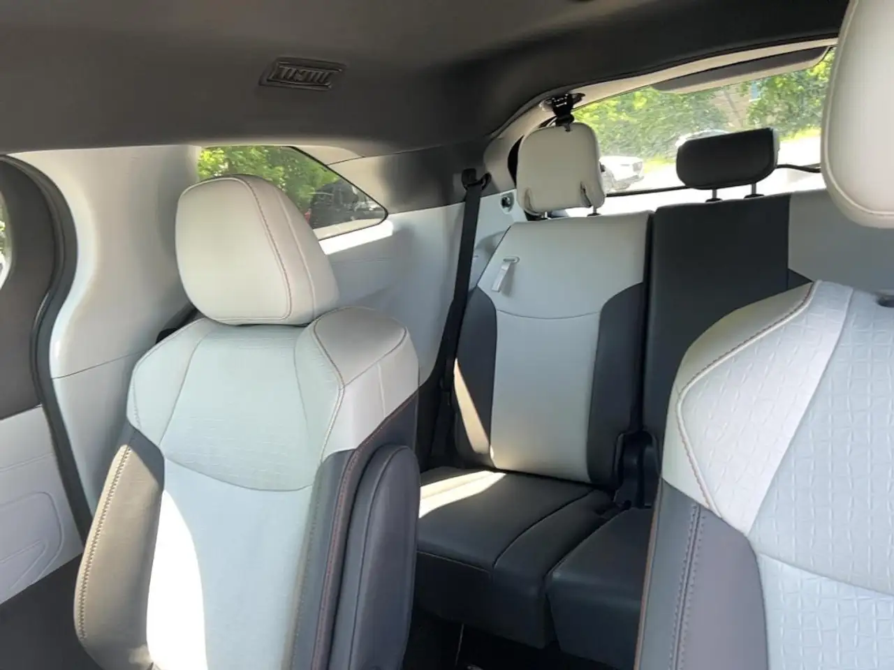 Toyota Sienna снимка Toyota Sienna